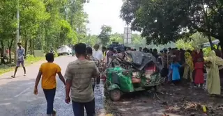 গাজীপুরে অটোরিকশা-কাভার্ডভ্যান সংঘর্ষে নিহত ৪